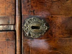 18th Century English William and Mary Chest of Drawers - 4793085