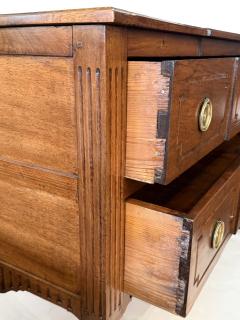 18th Century Italian Walnut Commode - 4336281