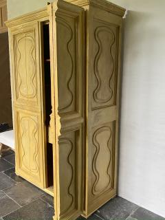 18th Century Italian Yellow Cabinet with Folding Doors - 4399261