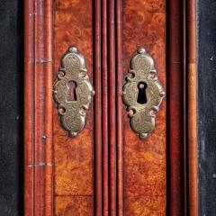 18th Century Queen Anne Burr Walnut mirrored Cabinet on Chest Circa 1705 1715 - 3953750