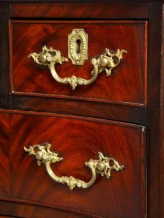 18th Century Serpentine Chest - 1315354