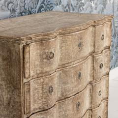 18th c Danish Baroque Arbal te Shaped Commode in Original Patina - 4690578