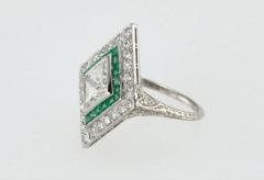 1930S EMERALD DIAMOND PLATINUM KITE SHAPED RING - 2620991