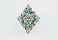 1930S EMERALD DIAMOND PLATINUM KITE SHAPED RING - 2620993