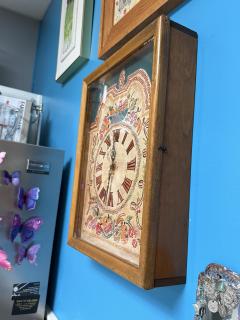 1930s EMBROIDERED WALL CLOCK IN WOOD AND GLASS CASE - 4281359