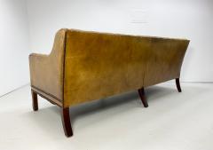 1930s Tufted English Leather Sofa - 2302137