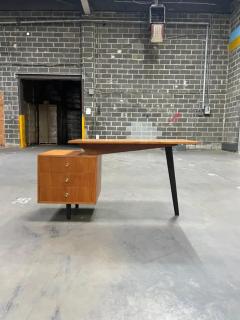 1950s Brazilian Modern Three Legged Desk in Hardwood by Moveis Fratte - 3193893