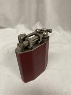 1950s vintage table lighter in leather with a crown emblem - 3648037