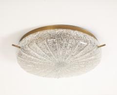 1960s Textured Murano Glass and Aged Brass Flush mount Sconce by Kaiser - 4708585