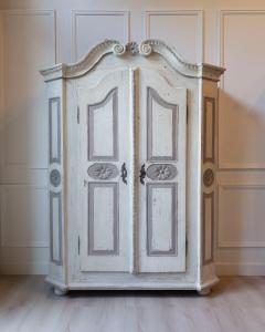 19th Century Alpine Painted Cupboard in White and Gray - 4465059