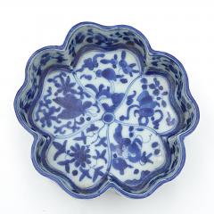 19th Century Blue and White Lobed Dish Japan - 4012239