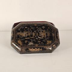 19th Century Chinese Lacquered Gilt Box - 4570848