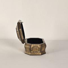 19th Century Chinese Lacquered Gilt Tea Caddy - 4563121