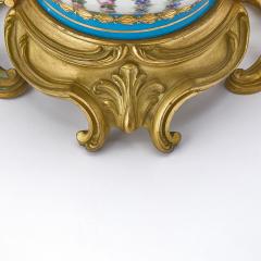 19th Century French S vres Porcelain Covered Decorative Potpourri Urn - 4463523