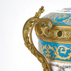 19th Century French S vres Porcelain Covered Decorative Potpourri Urn - 4463528