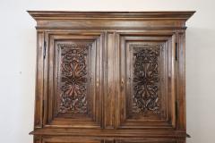 19th Century Italian Antique Cabinet in Solid Carved Walnut - 2958629
