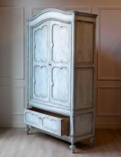 19th Century Italian Blue Painted Cherrywood Wardrobe with Original Hardware - 4437710