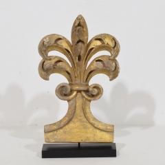 19th Century Italian Hand Carved Giltwood Gothic Style Ornament Fragment - 4121387