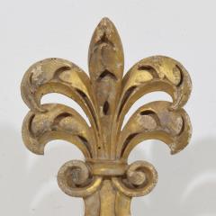 19th Century Italian Hand Carved Giltwood Gothic Style Ornament Fragment - 4121454