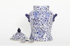 19th Century Large English Porcelain Covered Urn - 2541849