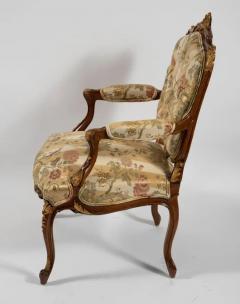19th Century Louis XV Style Walnut Framed Pair French Berg res Armchairs - 3534665