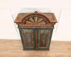19th Century Painted Sk ne Wall Cabinet with Reeded Doors Sweden - 4481117