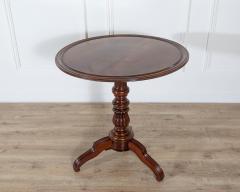 19th Century Round Mahogany Tilt Top Pedestal Table - 4402328