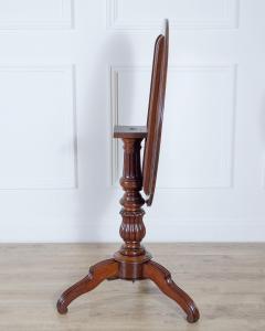 19th Century Round Mahogany Tilt Top Pedestal Table - 4402353