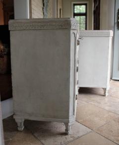 19th Century Swedish Gustavian Style Pair of Painted Bedside Chests - 582497