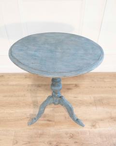 19th Century Swedish Tripod Oval Table in Original Painted Finish - 4507170
