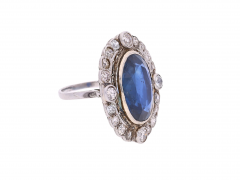 19th Century Victorian Era 15 Carat Burma Oval Cut Sapphire and Diamond Ring - 3548138