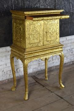 19th century gilt jewelry cabinet with fitted 17th century Italian Interior - 740481