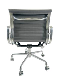 2009 Herman Miller Eames Aluminum Group Management Desk Chair in Gray Leather - 4059099