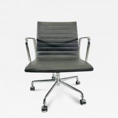 2009 Herman Miller Eames Aluminum Group Management Desk Chair in Gray Leather - 4061970