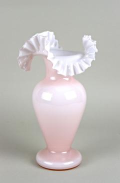 20th Century Art Nouveau Pink Frilly Edged Glass Vase Austria circa 1900 - 3505663