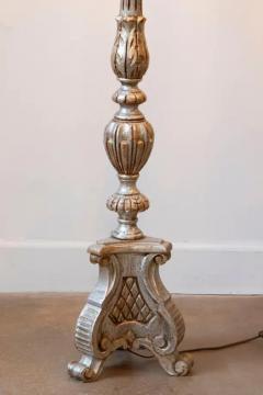 20th Century French Painted and Carved Wood Lamp with Neoclassical Detailing - 4105988