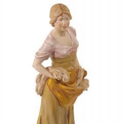 20th Century Hand Painted Gilt Decorated Porcelain Decorative Womans Sculpture - 3811284