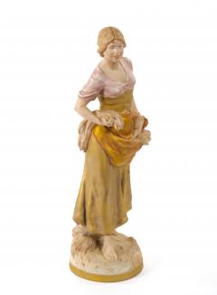 20th Century Hand Painted Gilt Decorated Porcelain Decorative Womans Sculpture - 3811285