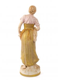 20th Century Hand Painted Gilt Decorated Porcelain Decorative Womans Sculpture - 3811288