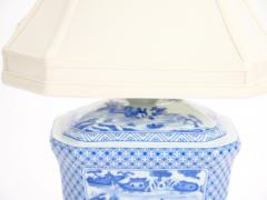 20th Century White Blue Porcelain Gilt Gold Painted Wood Base Small Table Lamp - 4085991