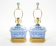 20th Century White Blue Porcelain Gilt Gold Painted Wood Base Small Table Lamp - 4085997