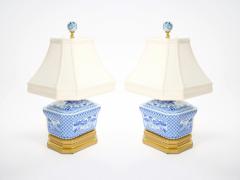 20th Century White Blue Porcelain Gilt Gold Painted Wood Base Small Table Lamp - 4086001