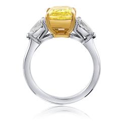 3 01ct Cushion Cut VVS2 Clarity Three Stone Diamond Engagement Ring - 4648716
