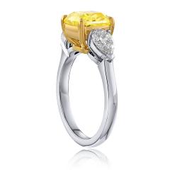 3 01ct Cushion Cut VVS2 Clarity Three Stone Diamond Engagement Ring - 4648718