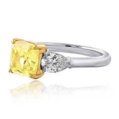 3 01ct Cushion Cut VVS2 Clarity Three Stone Diamond Engagement Ring - 4648719