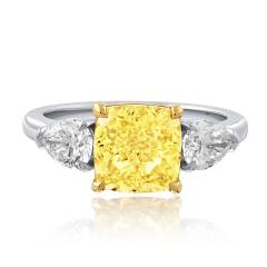 3 01ct Cushion Cut VVS2 Clarity Three Stone Diamond Engagement Ring - 4649418