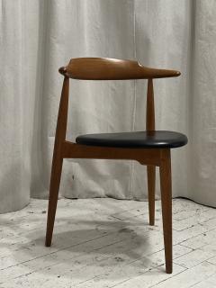 4 Petite Mid Century 3 Legged Chairs - 4604399