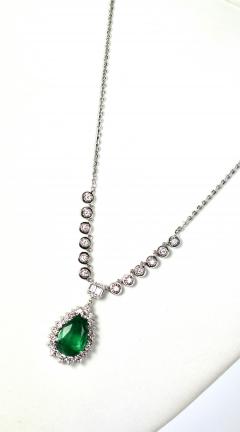 5 Carat Pear Emerald with Diamond Surround 18K - 3809378