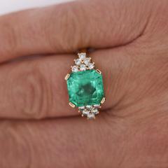 5 Ct Colombian Emerald and Diamond Cluster Side 14K Gold Ring - 3991417