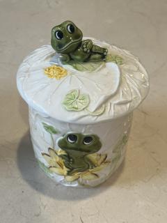 5 PIECE WHIMSICAL CERAMIC FROG AND LILY PAD KITCHEN CANNISTER SET - 3994788